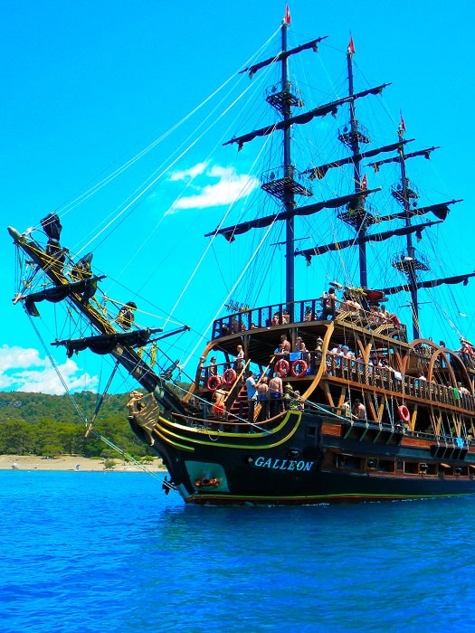 Bootsfahrt auf einem Piratenschiff in Antalya