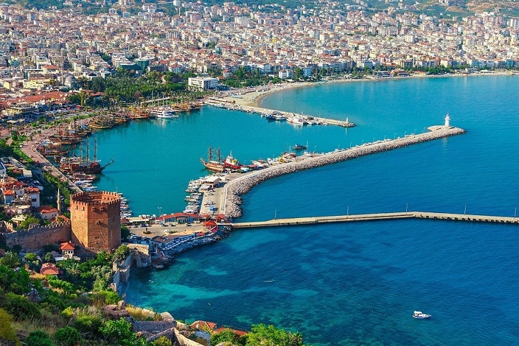 Was ist besser Antalya oder Alanya